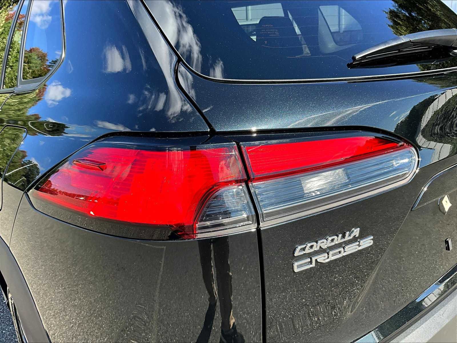 Used 2025 Toyota Corolla Cross XLE image 34