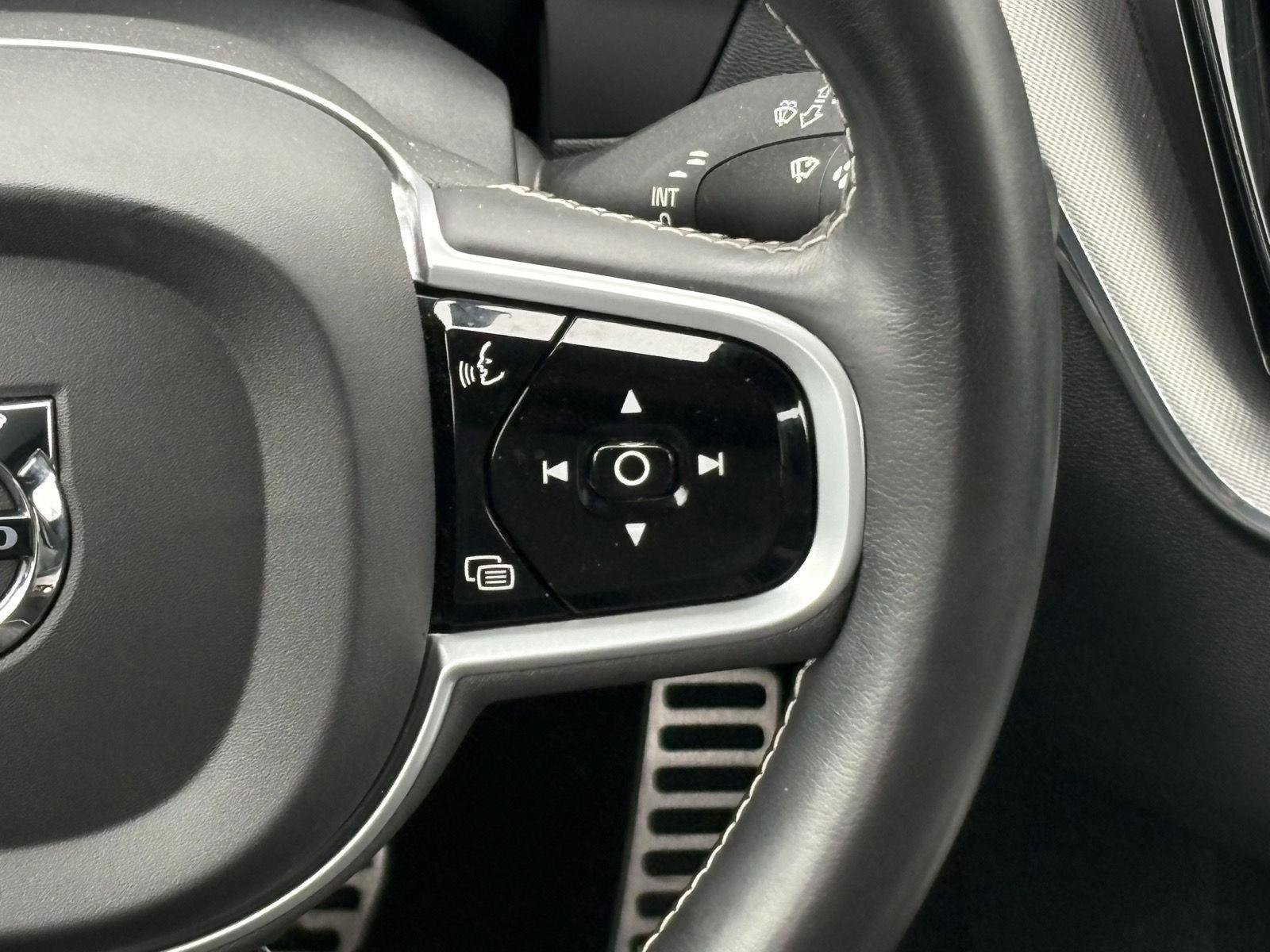 Used 2021 Volvo XC60 T5 R-Design w/ Advanced Package image 13