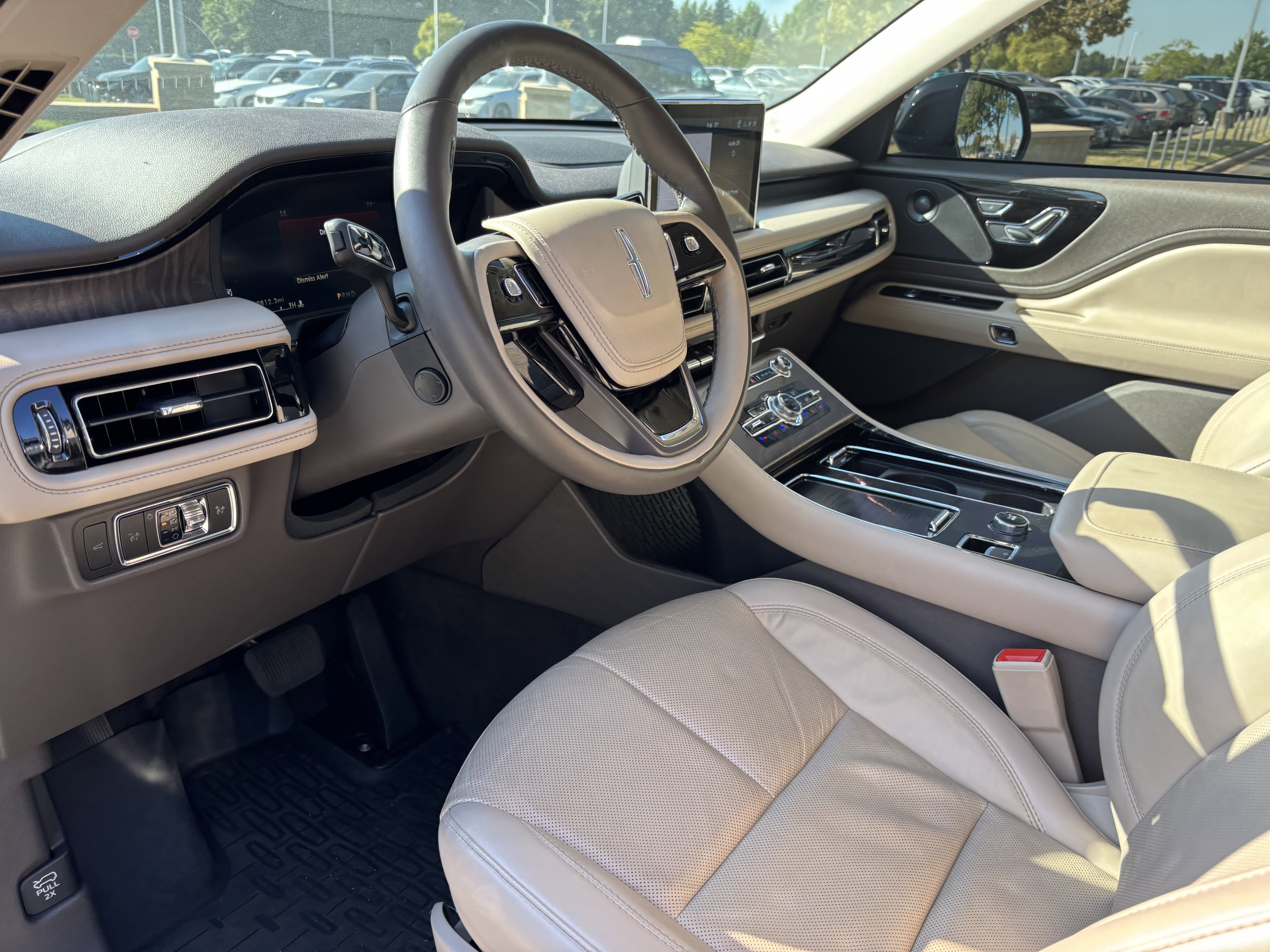 Used 2024 Lincoln Aviator Reserve w/ Equipment Group 201A image 16