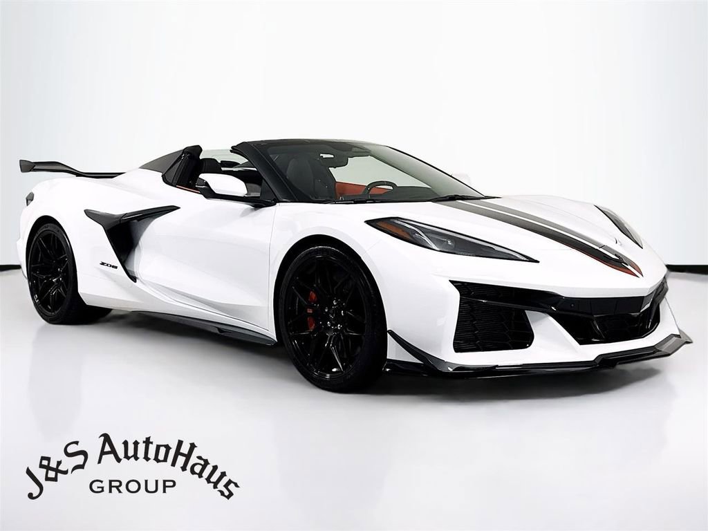 Used 2025 Chevrolet Corvette Z06 image 1