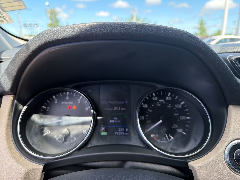 Used 2018 Nissan Rogue SV w/ Premium Package FWD image 28