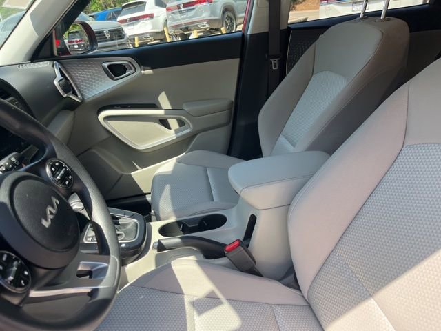 Used 2023 Kia Soul LX w/ LX Technology Package image 9