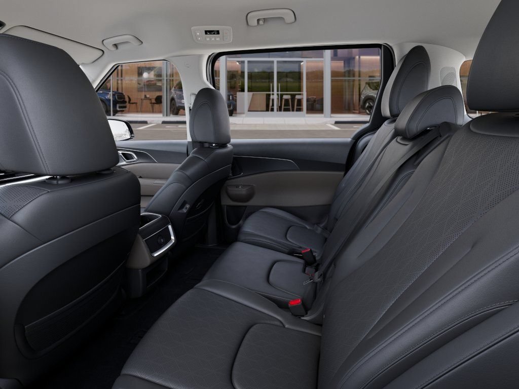 New 2027 Kia Carnival FWD image 18