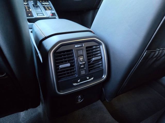 Used 2025 Porsche Macan image 19