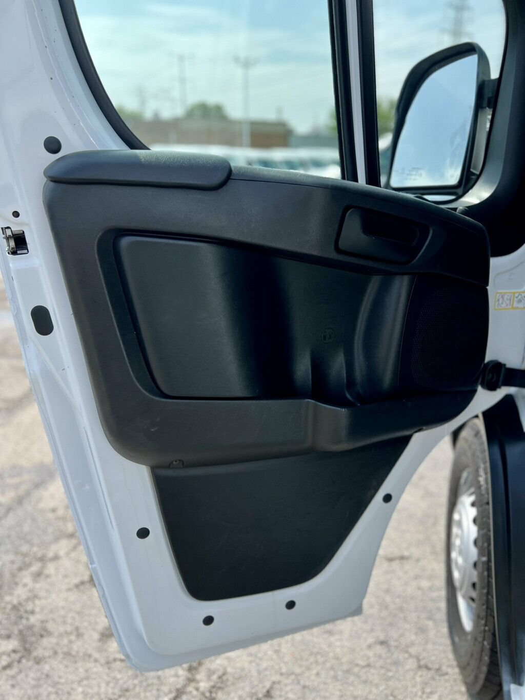 Used 2025 RAM ProMaster 2500 w/ Convenience Group FWD image 13