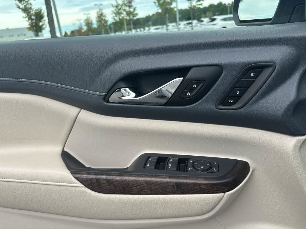 Used 2020 GMC Acadia Denali w/ Denali Ultimate Package AWD/4WD image 23