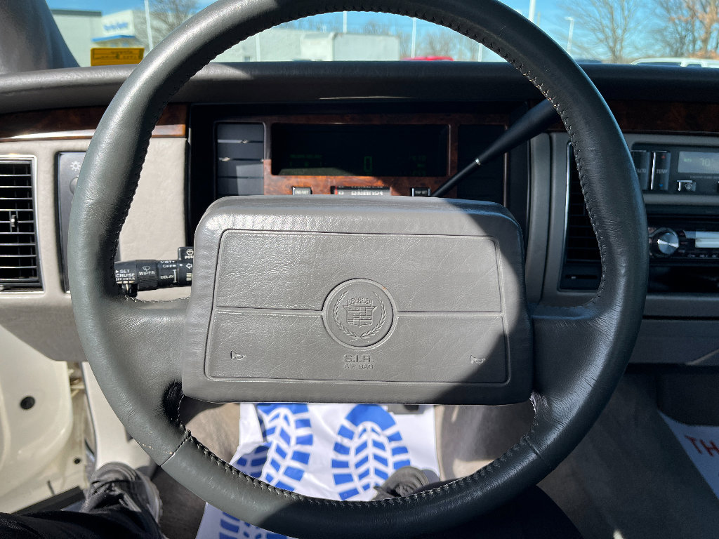 Used 1993 Cadillac Fleetwood Sedan RWD image 28