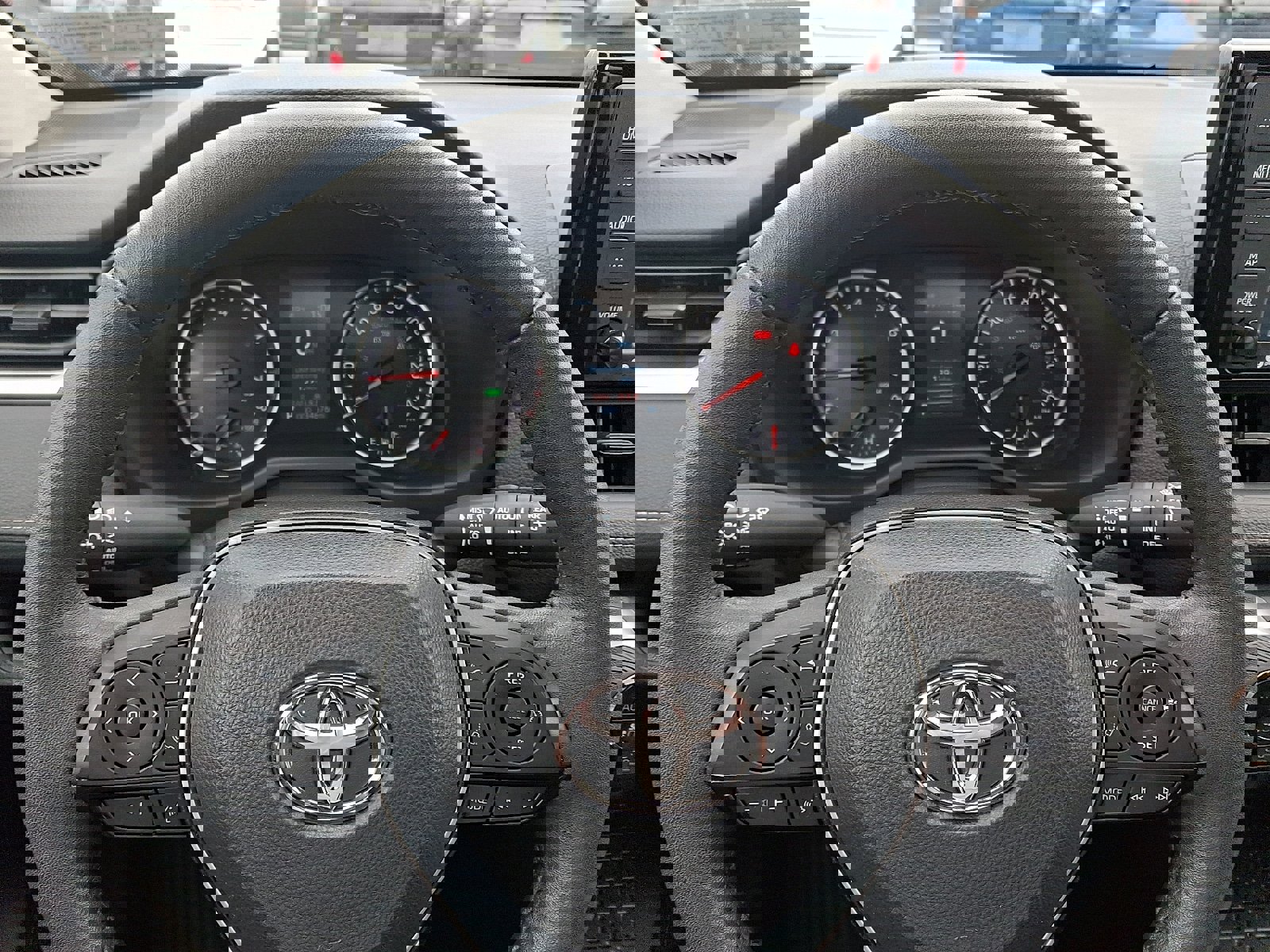 Used 2022 Toyota RAV4 XLE w/ Convenience Package image 19