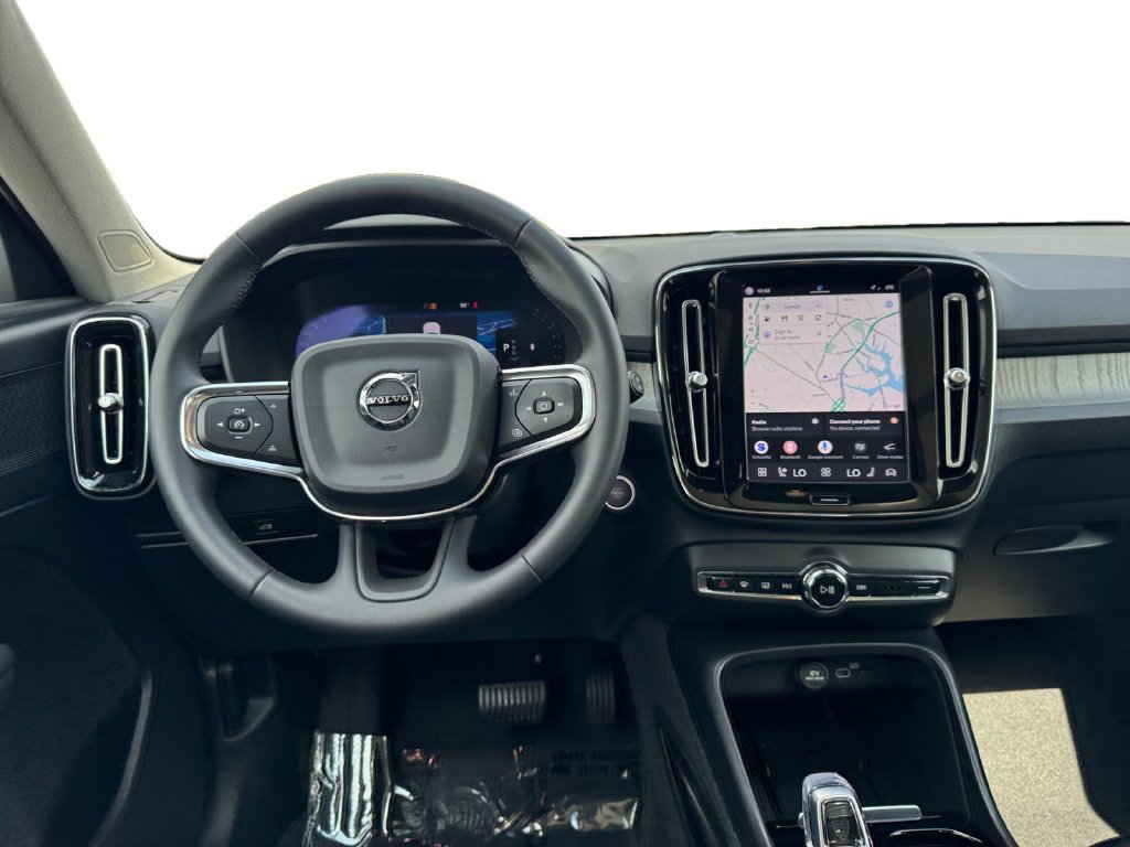 Certified 2024 Volvo XC40 B5 Plus w/ Protection Package Premier AWD/4WD image 28