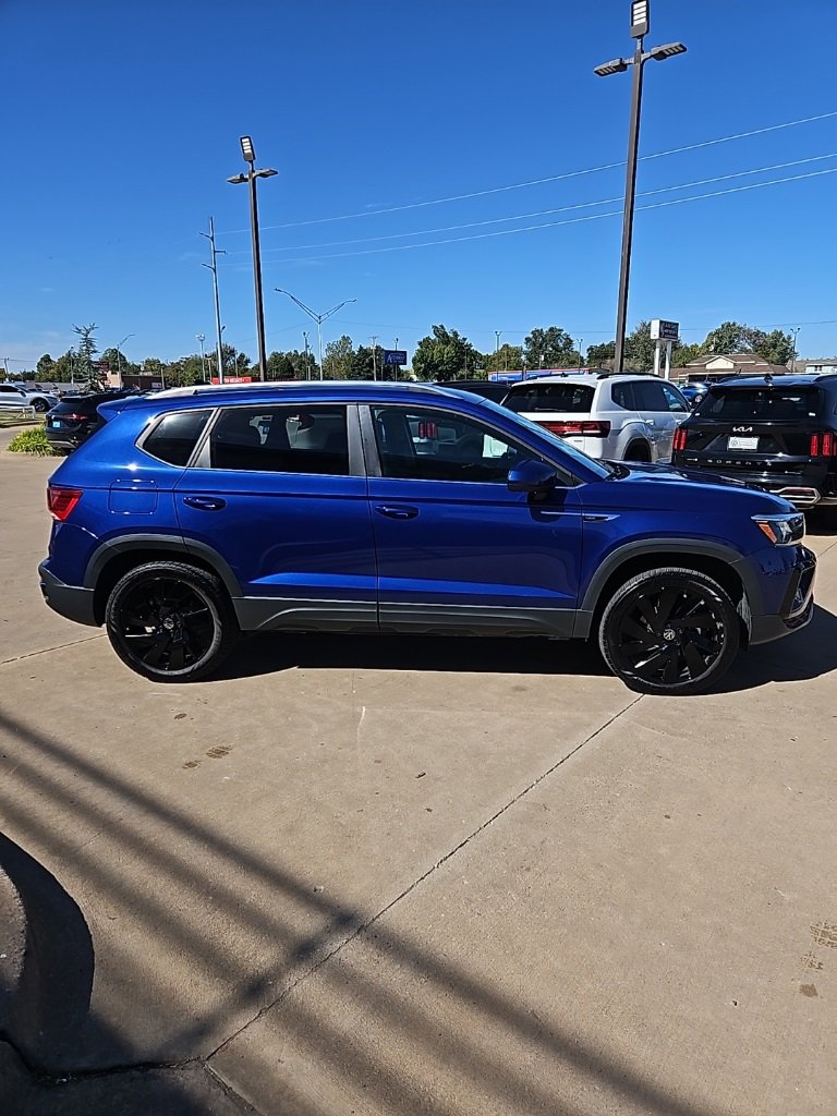 Used 2024 Volkswagen Taos SE w/ Black Wheel Plus Package image 4