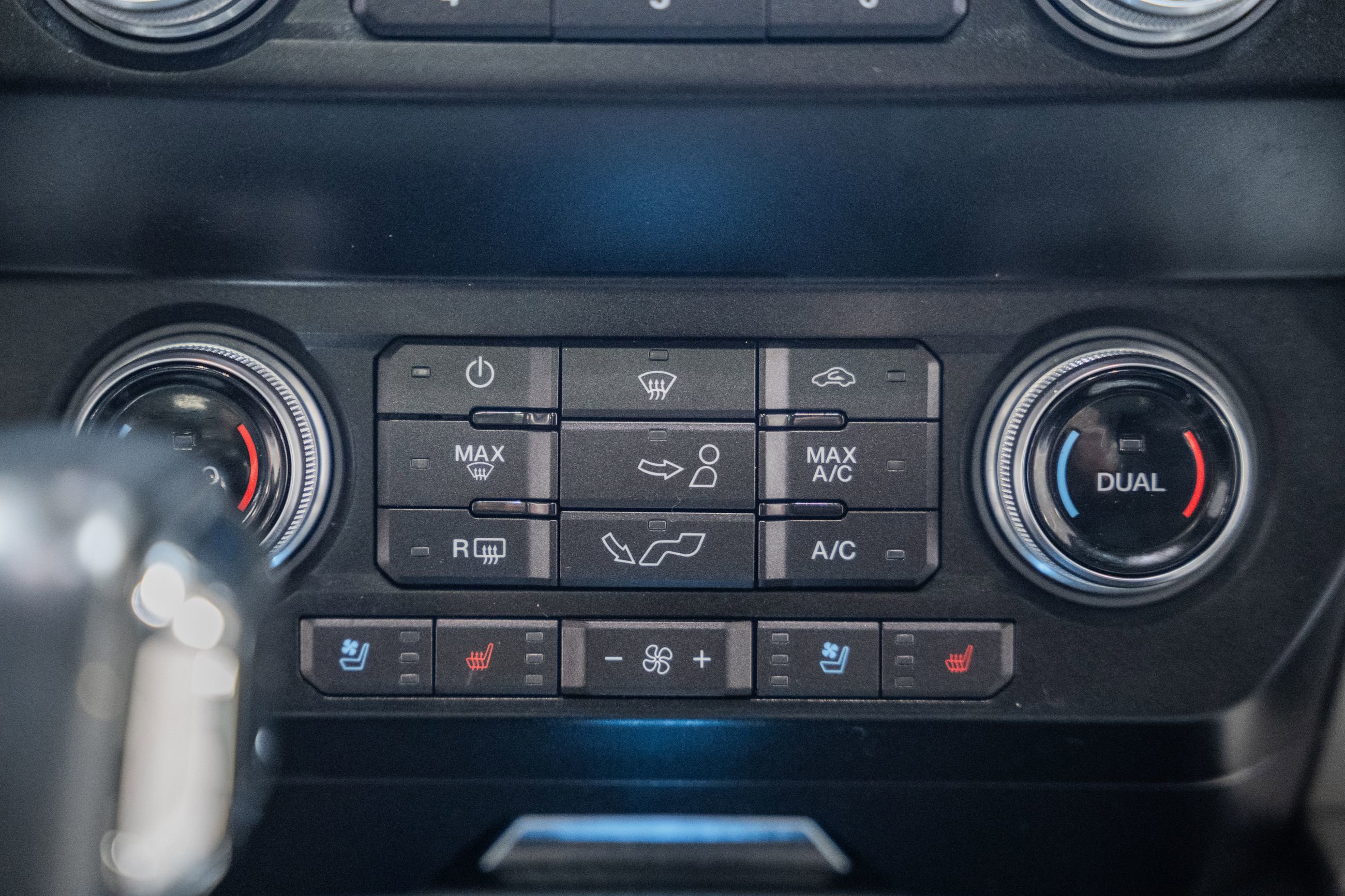 Certified 2019 Ford F150 Lariat w/ Equipment Group 502A Luxury image 29