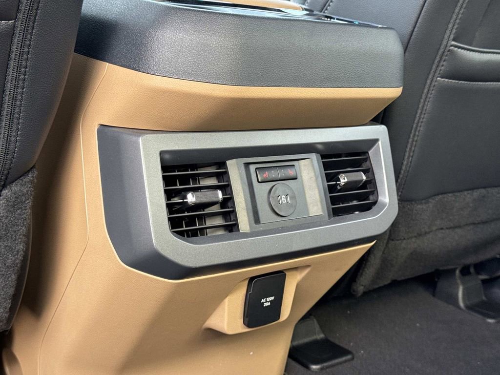 New 2025 Ford F250 Lariat w/ Chrome Package image 24