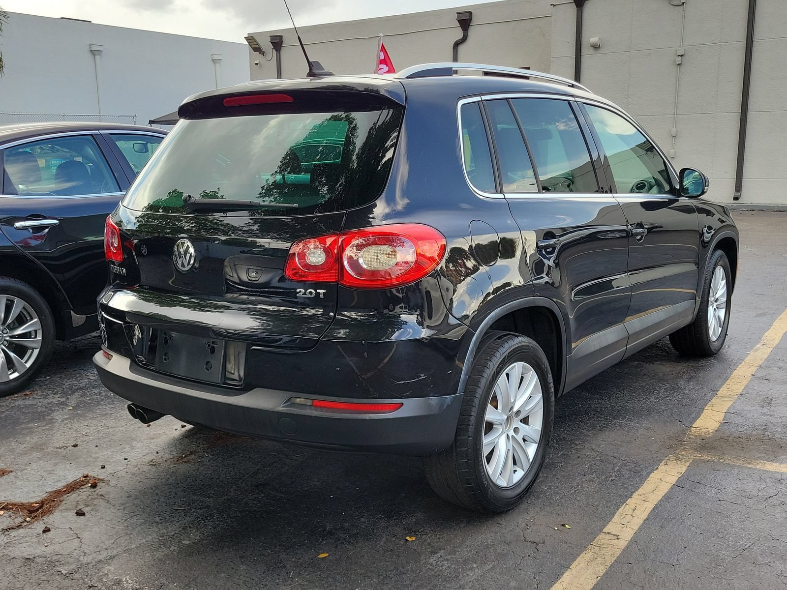 Used 2009 Volkswagen Tiguan S FWD image 4