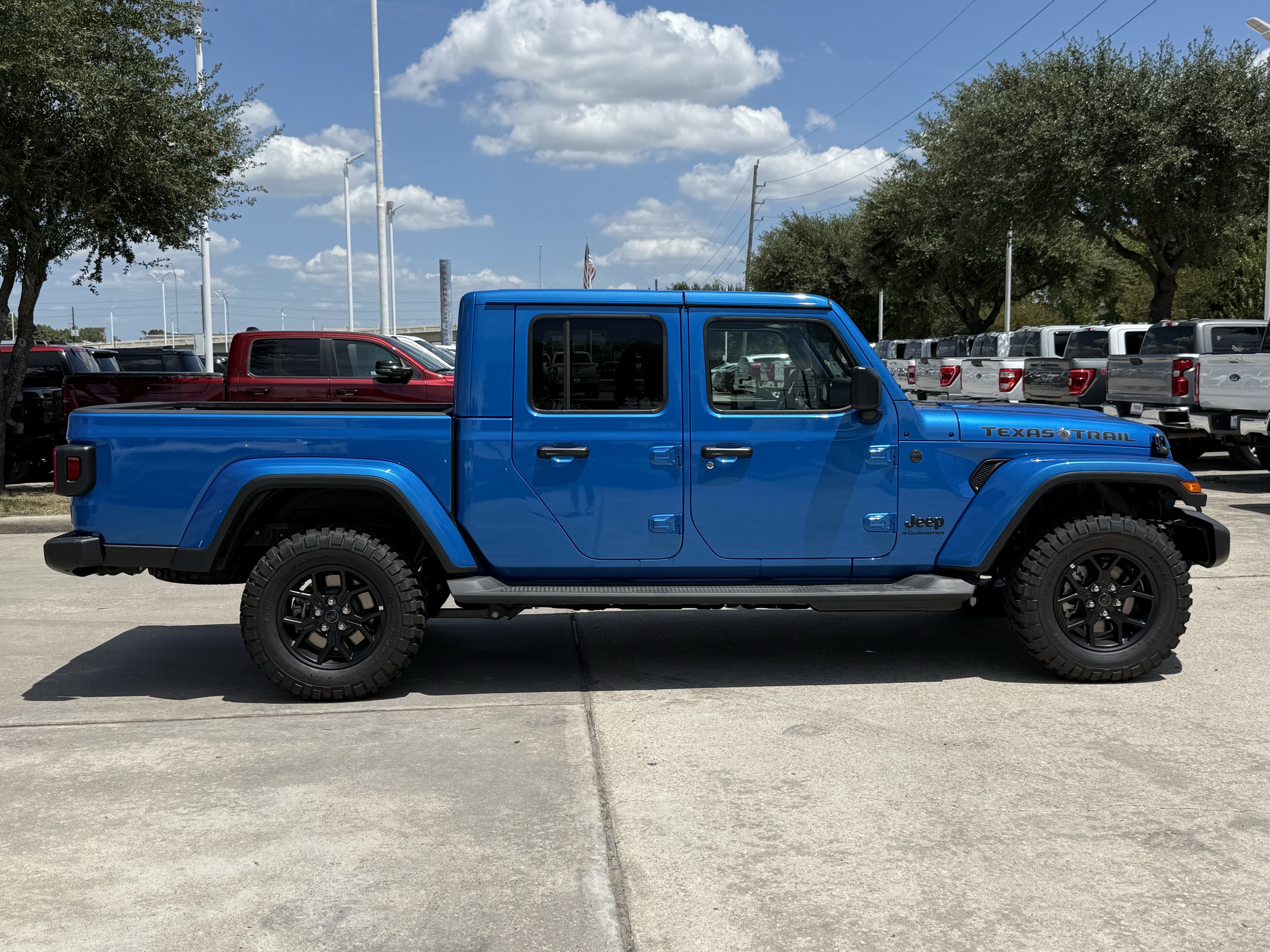 New 2026 Jeep Gladiator Sport AWD/4WD image 3