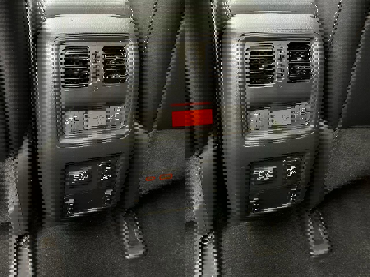 Used 2019 Nissan Pathfinder Platinum image 13