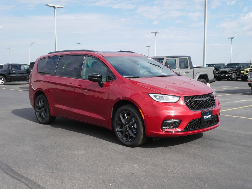 New 2026 Chrysler Pacifica Limited w/ S Appearance Package image 1