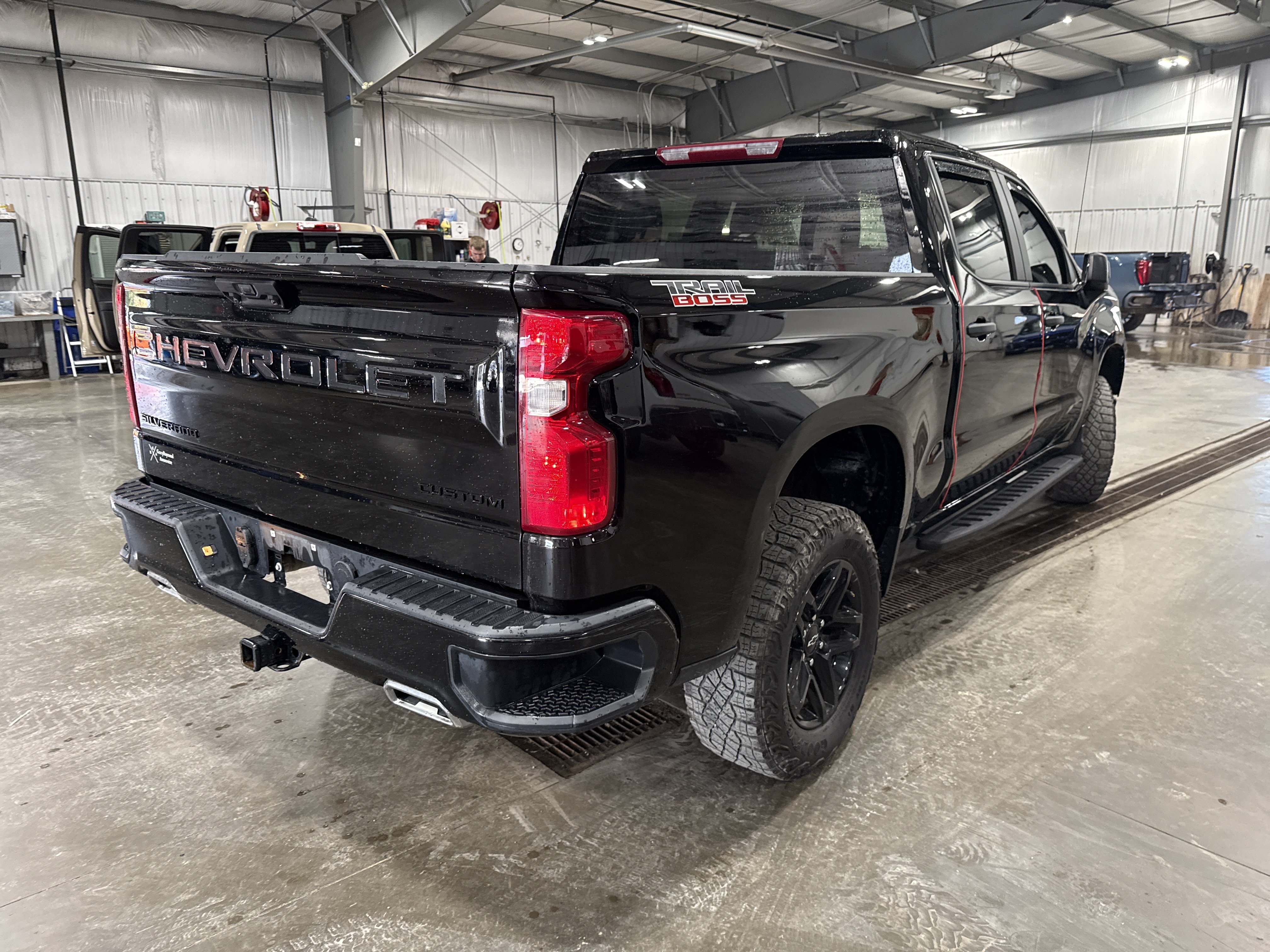 Used 2025 Chevrolet Silverado 1500 Custom Trail Boss w/ LPO, Dark Essentials Package AWD/4WD image 3