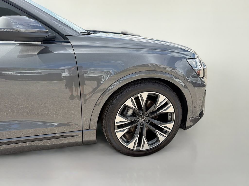 Used 2025 Audi Q8 Prestige image 48