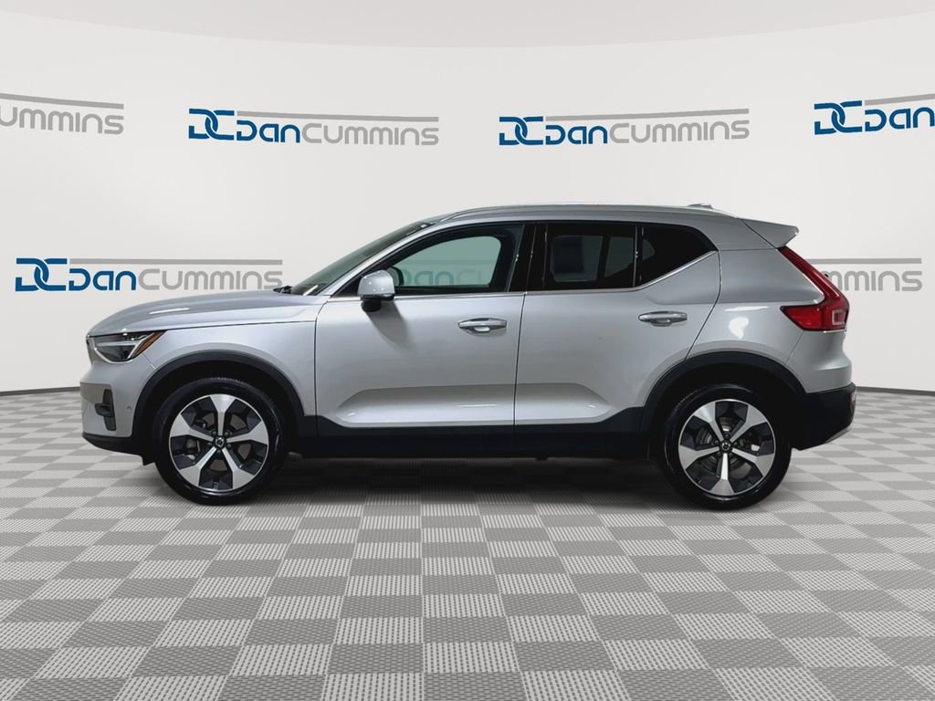 Used 2024 Volvo XC40 B5 Plus image 5