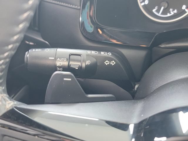 Used 2024 Nissan Pathfinder SL AWD/4WD image 17