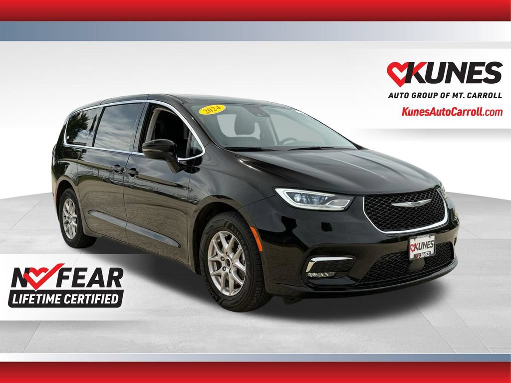 Used 2024 Chrysler Pacifica Touring-L
