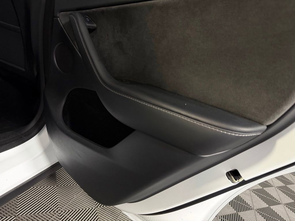 Used 2022 Tesla Model Y Long Range image 24