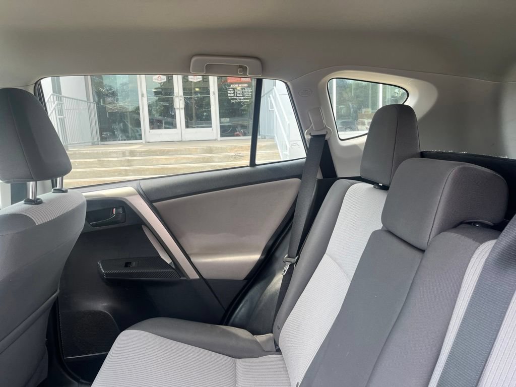 Used 2015 Toyota RAV4 LE FWD image 10