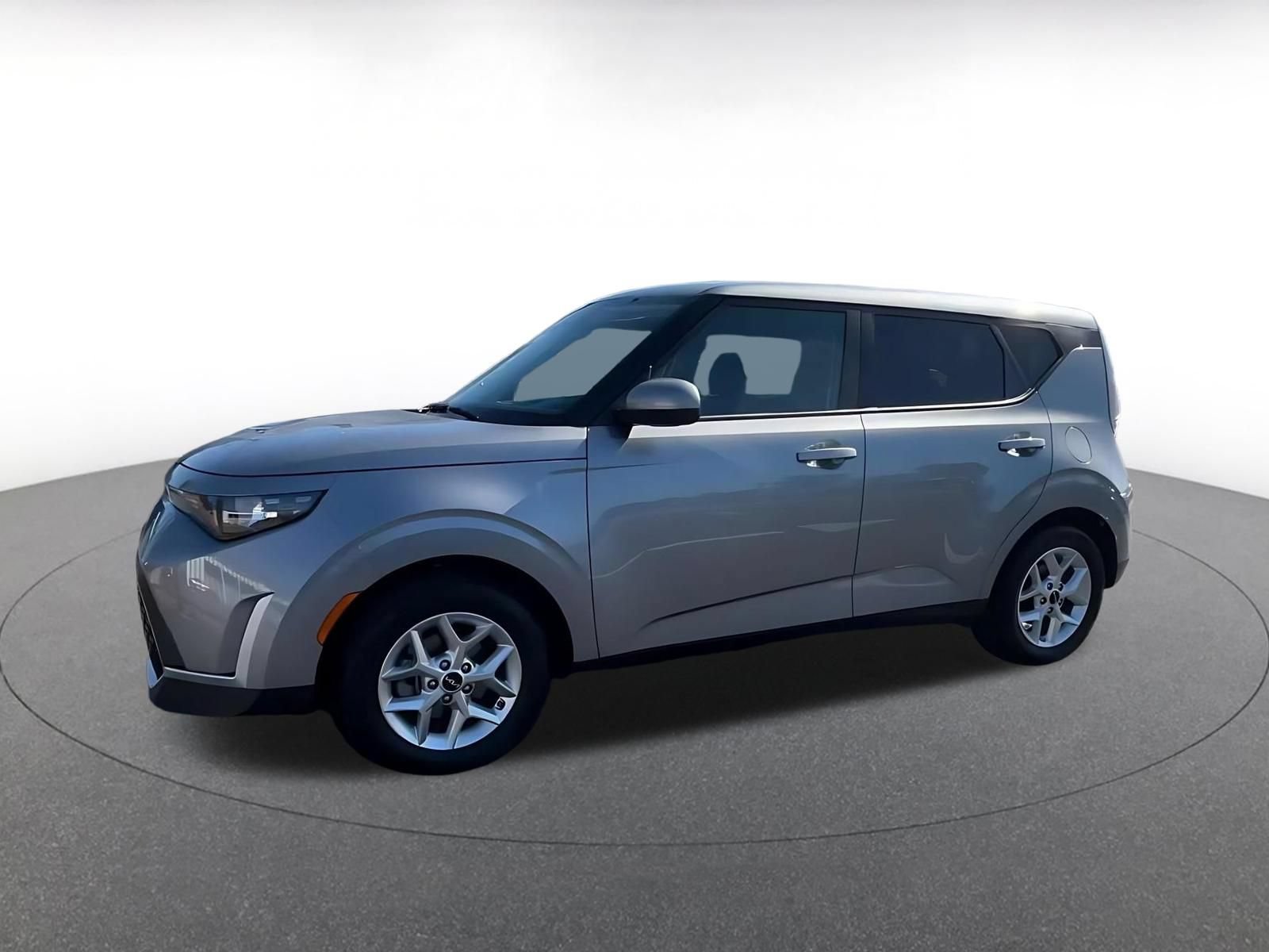 Used 2025 Kia Soul LX w/ LX Technology Package FWD image 8