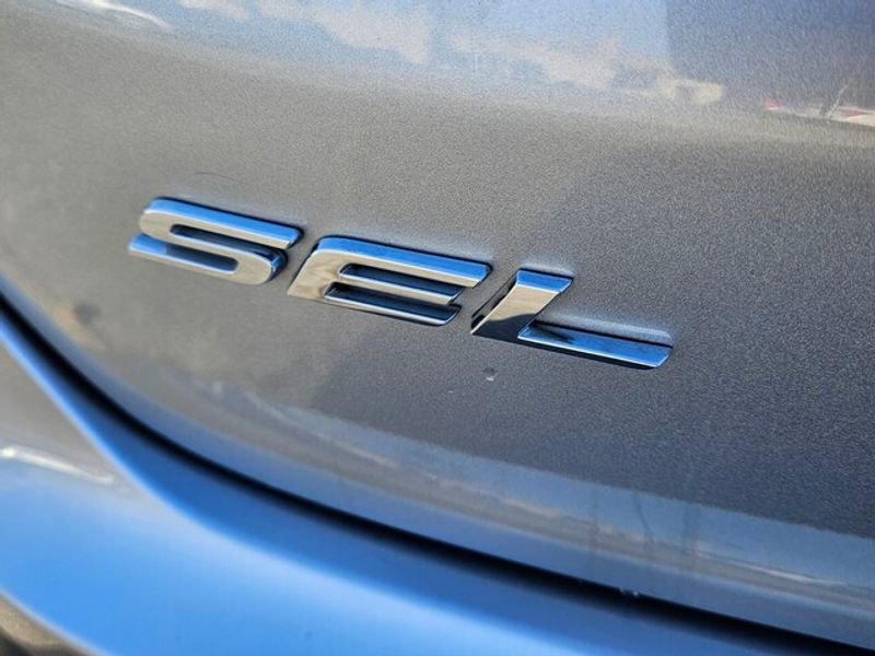 Used 2023 Ford Edge SEL image 11