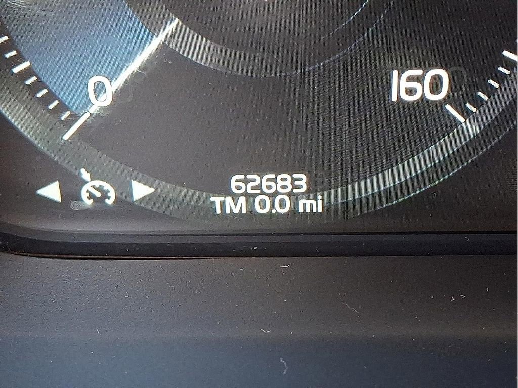 Used 2022 Volvo S60 B5 Momentum w/ Climate Package image 16