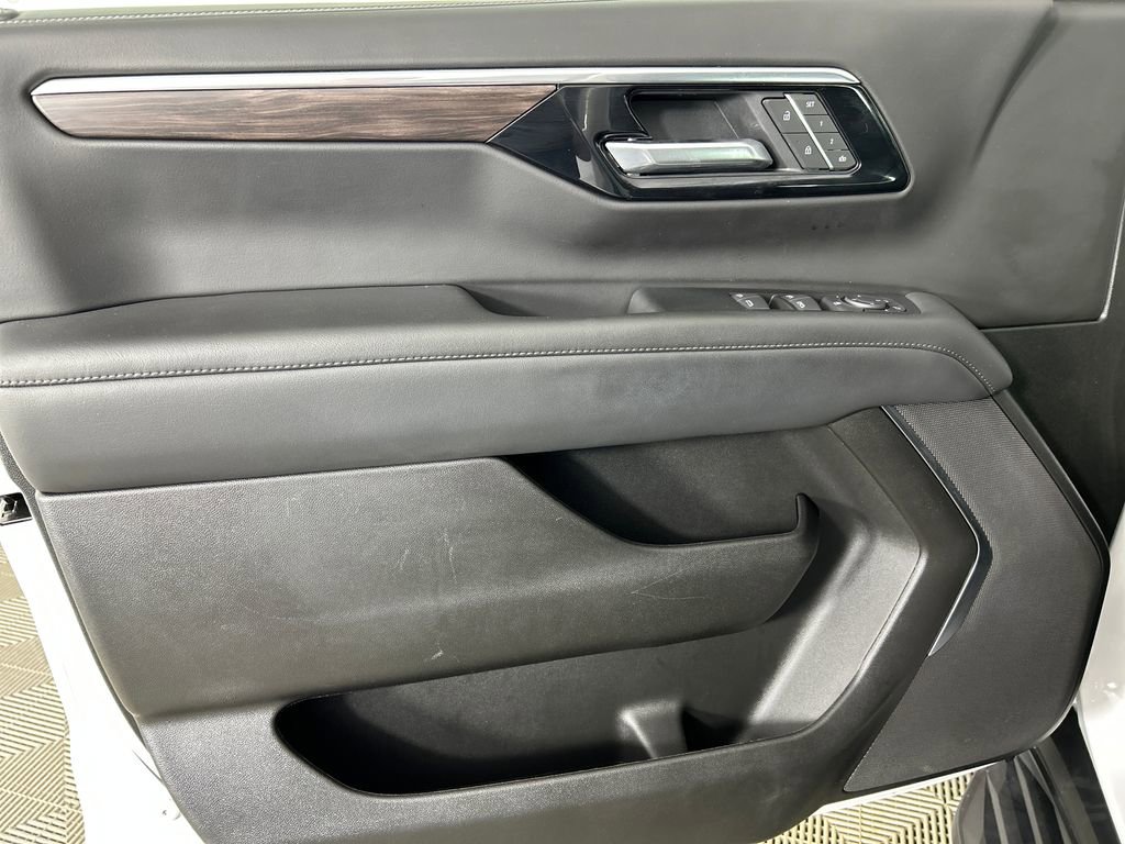 Used 2025 Chevrolet Tahoe LT AWD/4WD image 11