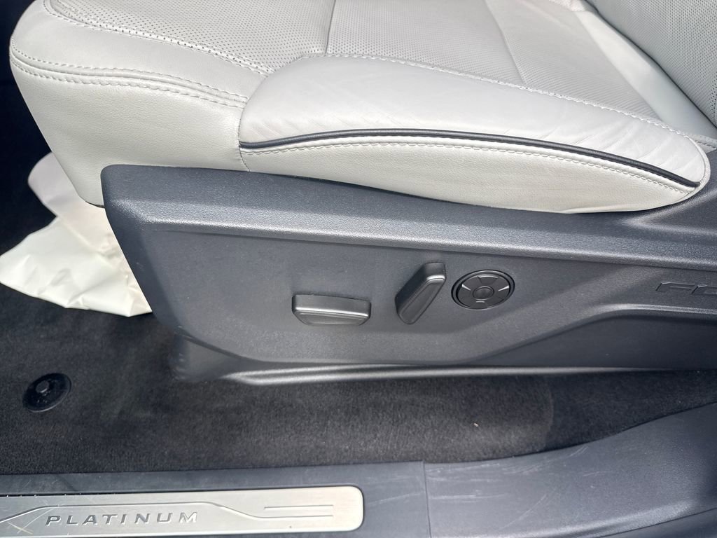 Used 2025 Ford Expedition Max Platinum w/ Platinum Ultimate Package AWD/4WD image 39