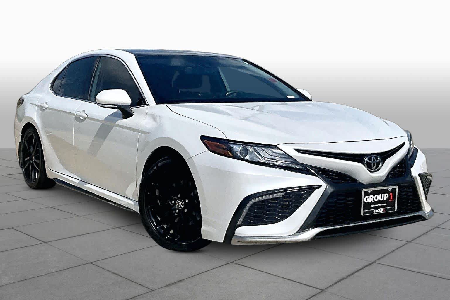 Used 2023 Toyota Camry XSE FWD image 3