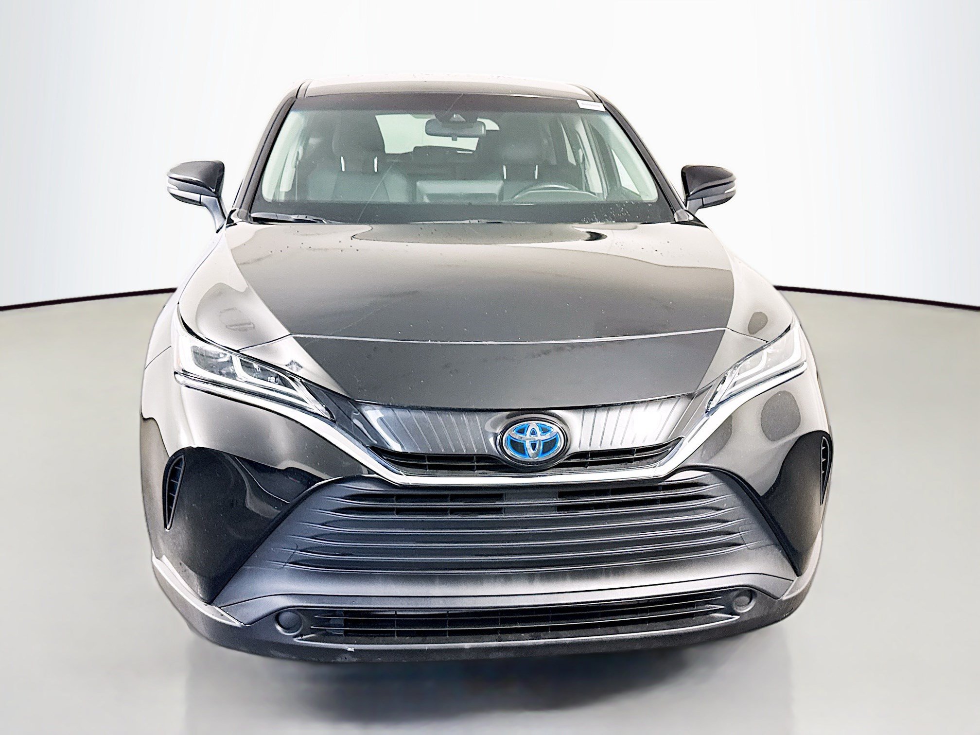 Used 2024 Toyota Venza LE AWD/4WD image 2