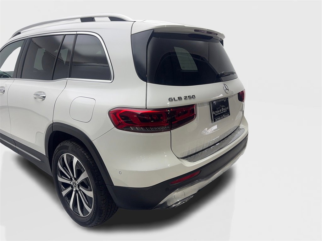 Used 2022 Mercedes-Benz GLB 250 w/ Premium Package Lite image 19