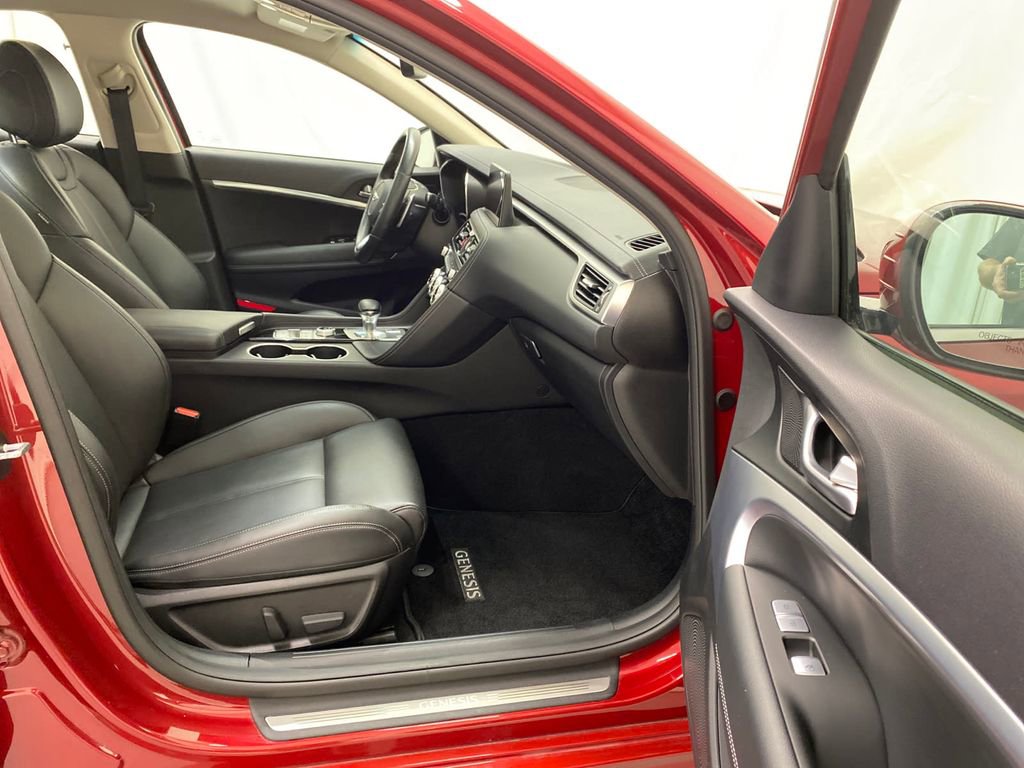 Used 2022 Genesis G70 2.0T image 14