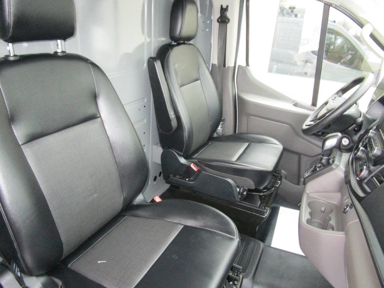 Used 2022 Ford Transit 250 Low Roof AWD image 18