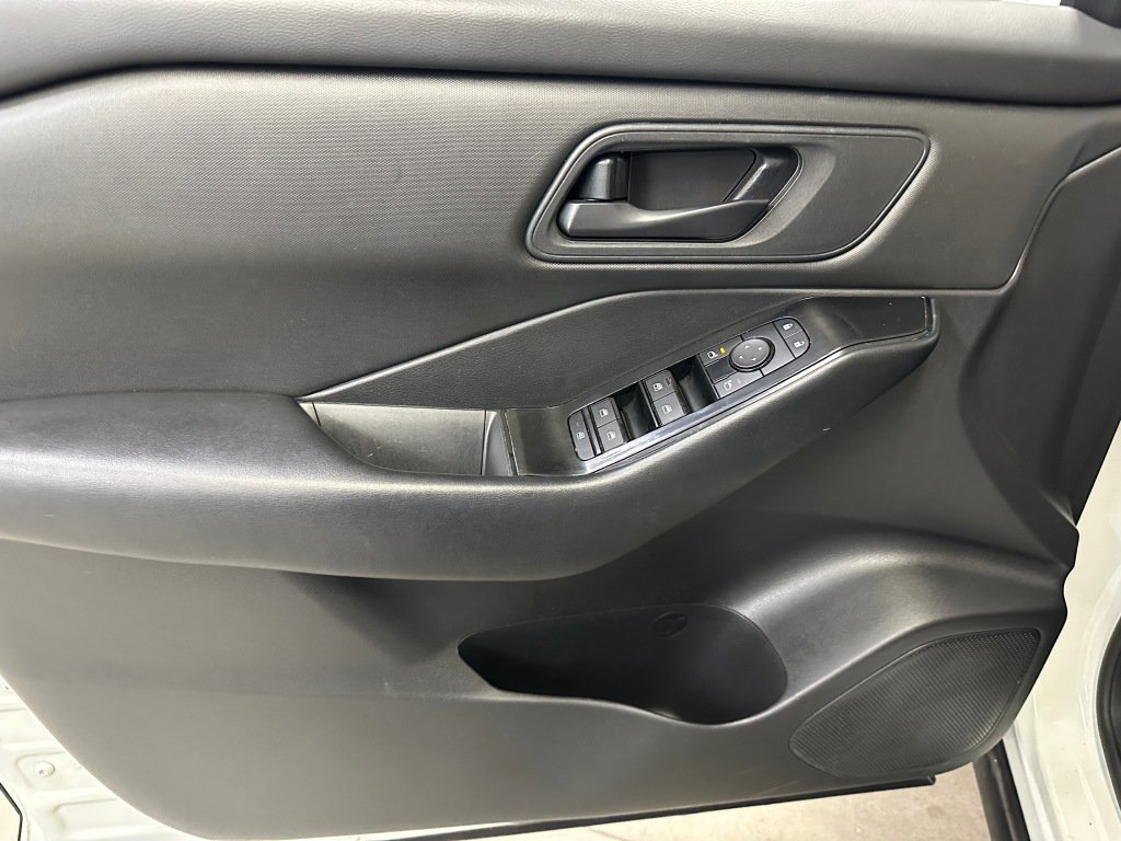 Used 2024 Nissan Rogue S FWD image 7