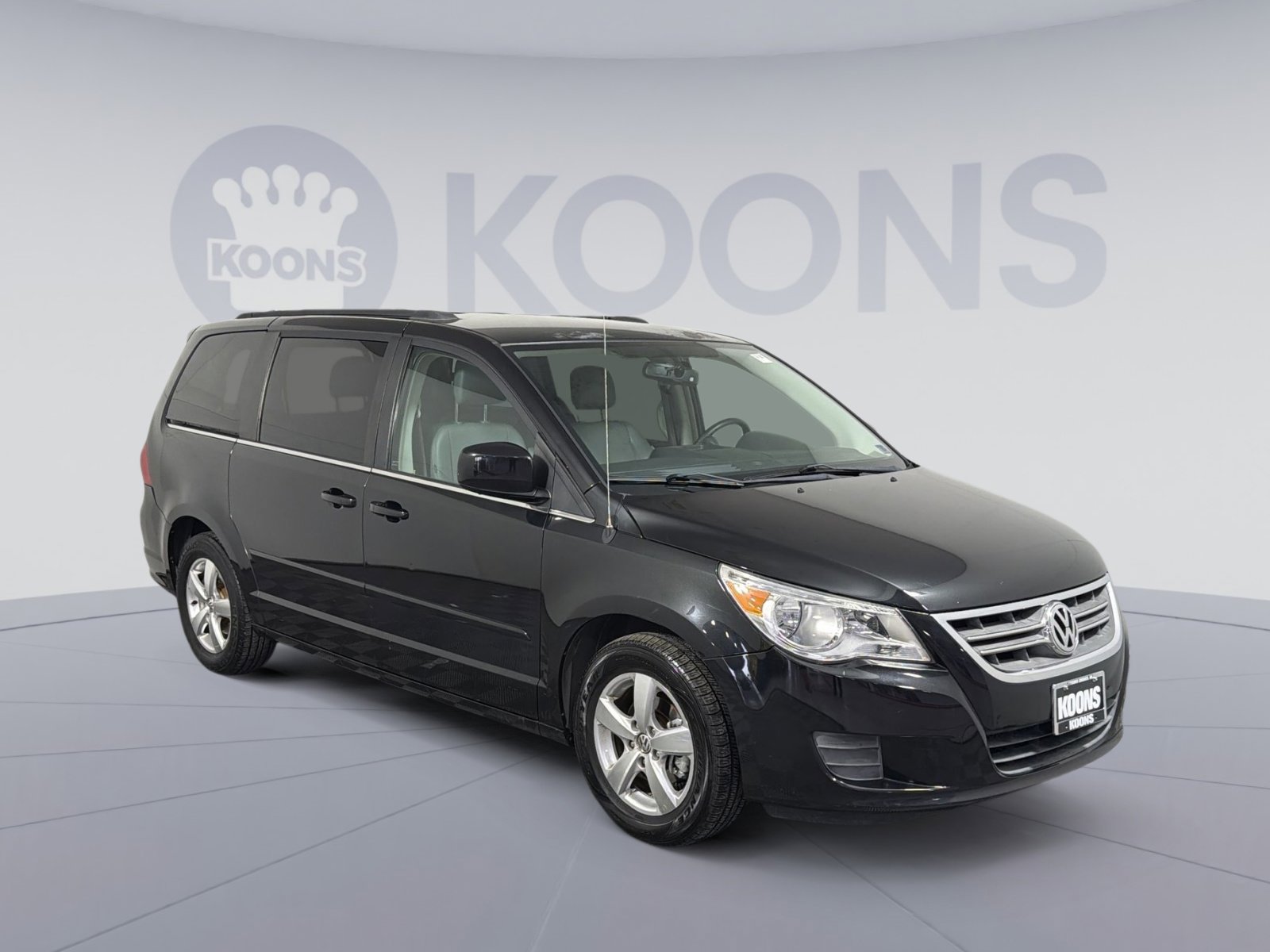 Used 2011 Volkswagen Routan SE image 10
