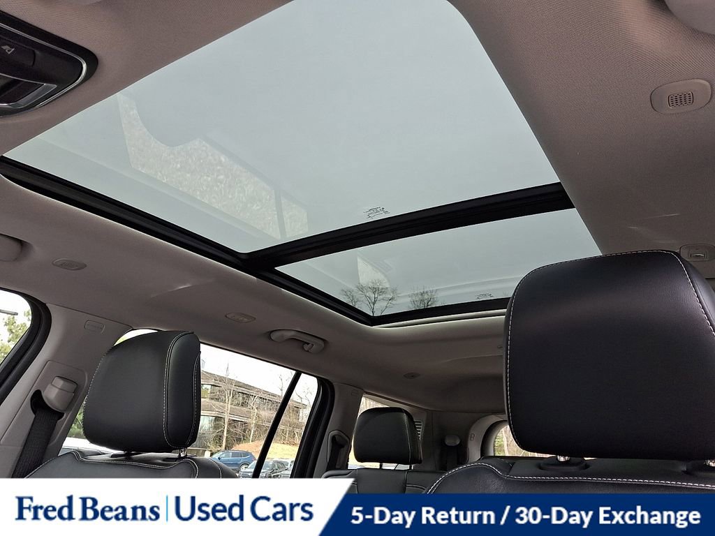 Used 2022 Jeep Grand Cherokee L Limited w/ Black Appearance Package image 14