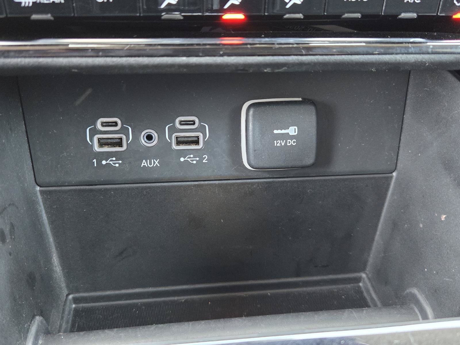 Used 2023 Jeep Grand Cherokee Laredo RWD image 12