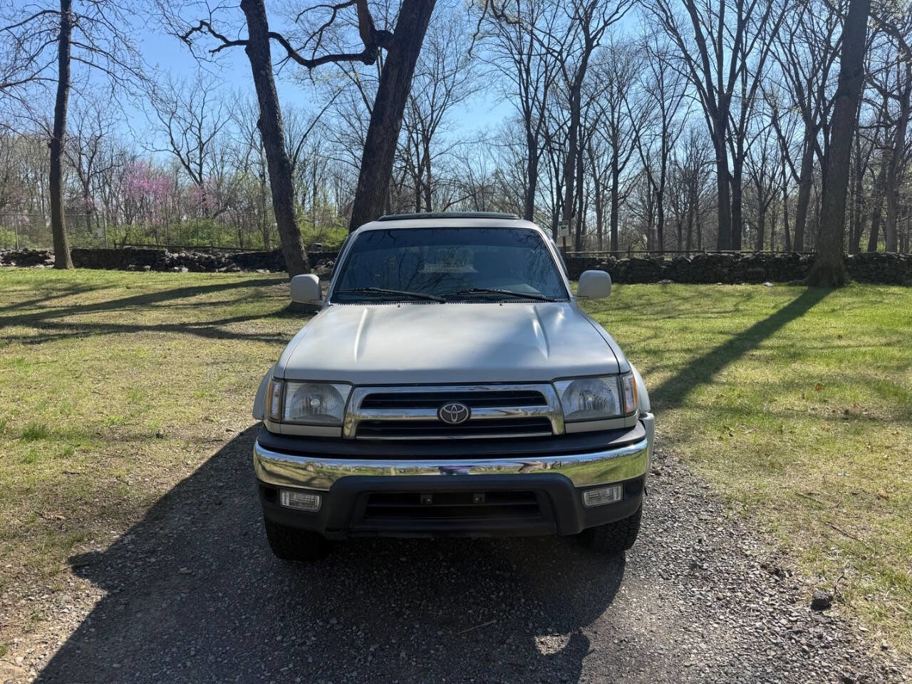 Used 2000 Toyota 4Runner SR5 AWD/4WD image 3