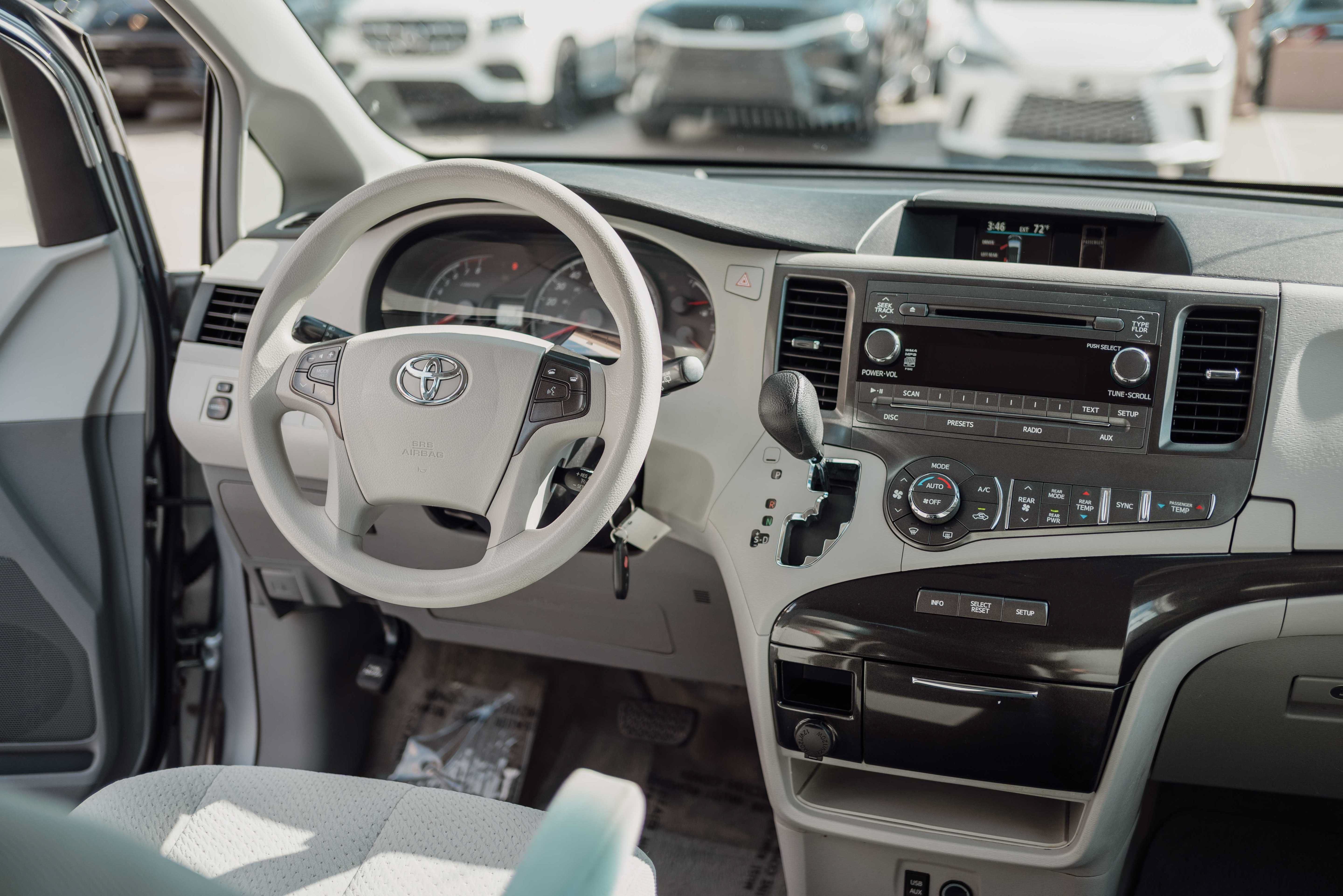 Used 2014 Toyota Sienna LE FWD image 6