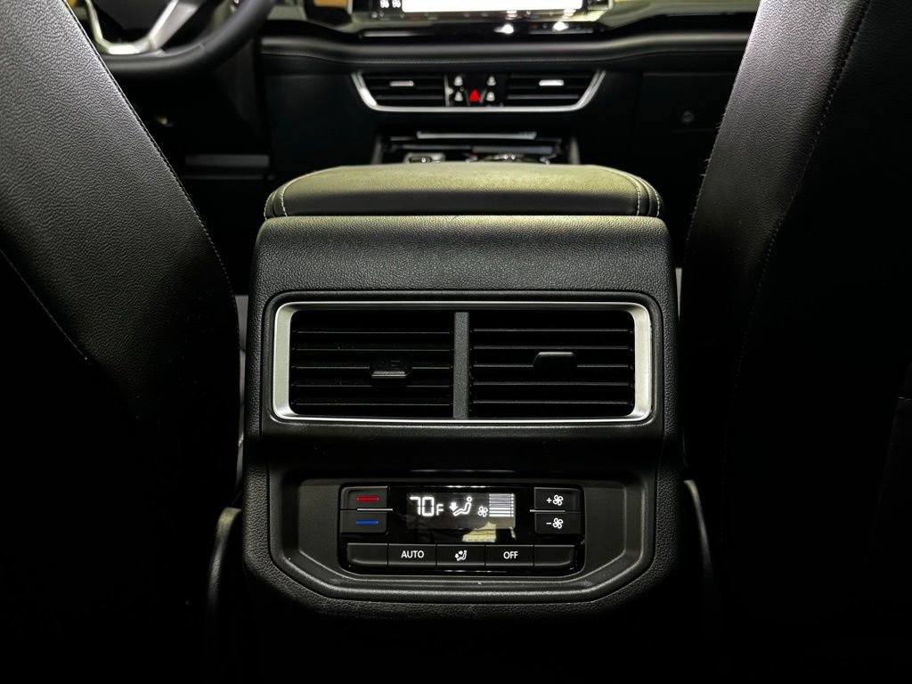Used 2024 Volkswagen Atlas SE w/ Black Wheel Package image 10
