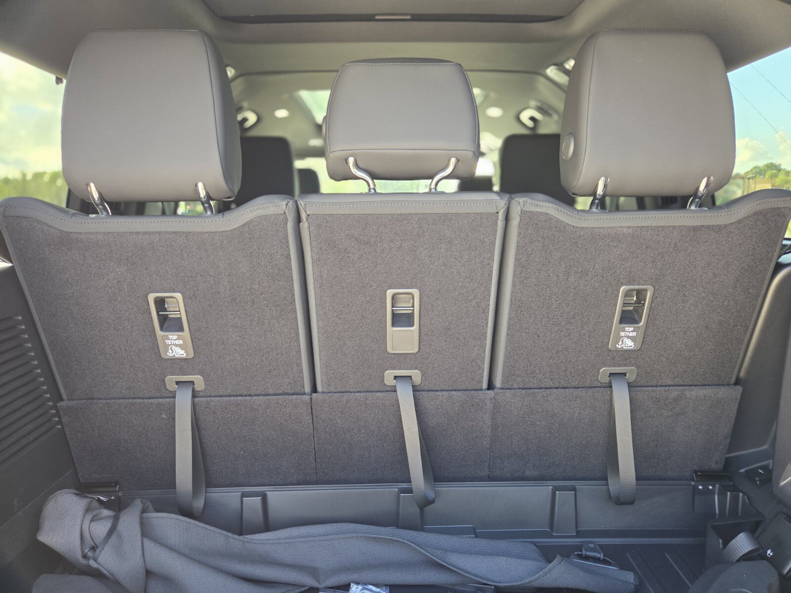 New 2026 Land Rover Defender 130 X-Dynamic SE image 12