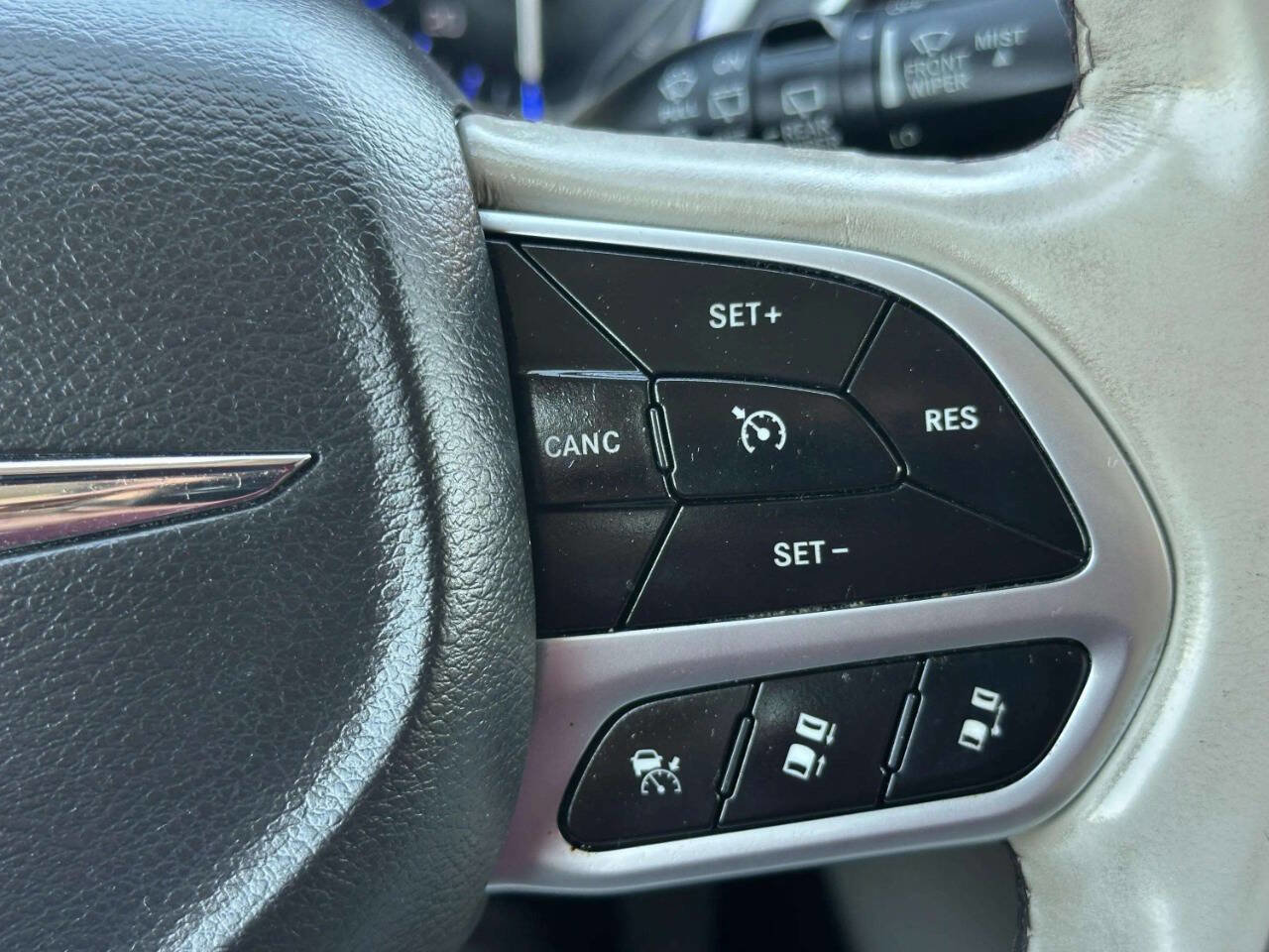 Used 2017 Chrysler Pacifica Limited w/ UConnect Theater Package image 34