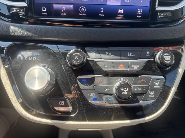 Used 2021 Chrysler Pacifica Touring-L FWD image 18