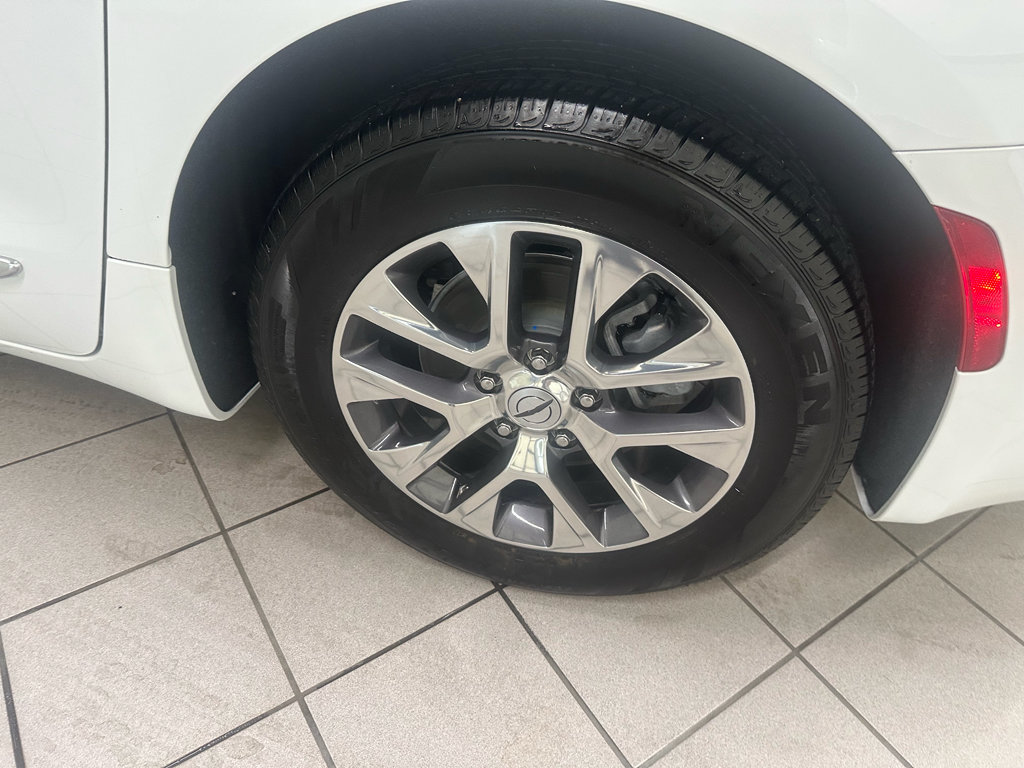 Used 2025 Chrysler Pacifica Pinnacle FWD image 16