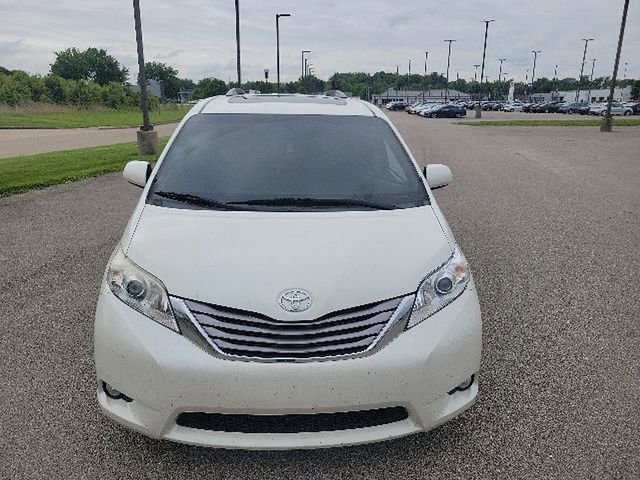 Used 2017 Toyota Sienna XLE w/ XLE Navigation Package FWD image 2