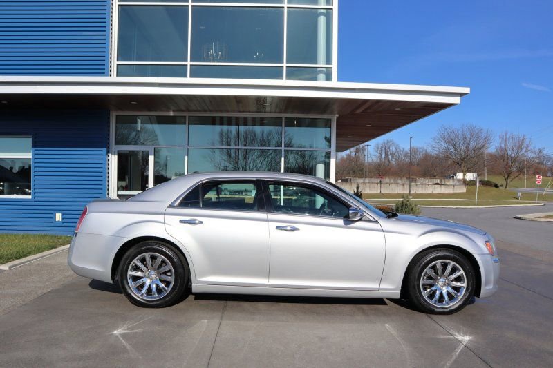 Used 2012 Chrysler 300 Limited image 2